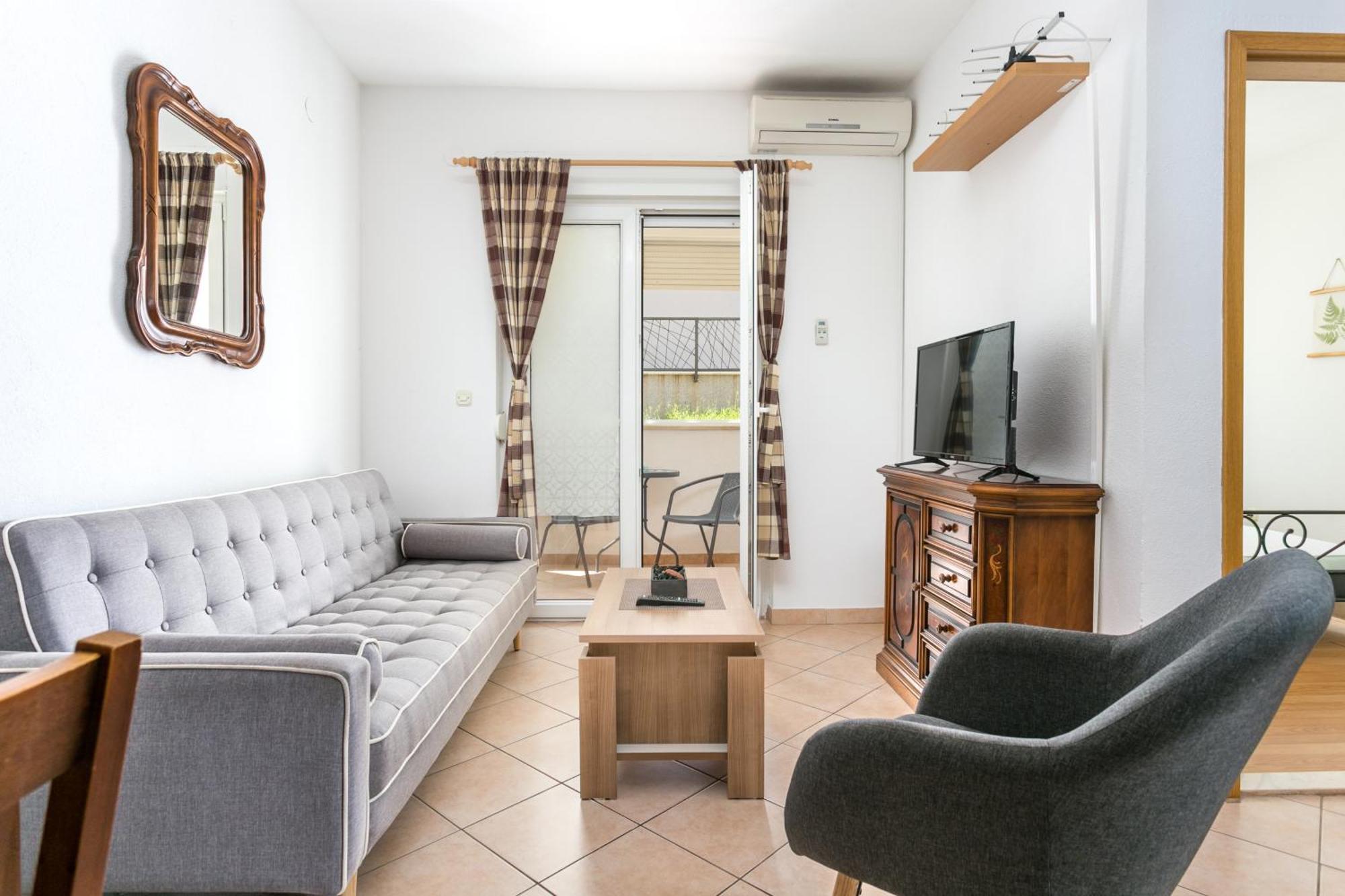 Apartments With A Parking Space Kastel Stafilic, Kastela - 20926 Room photo